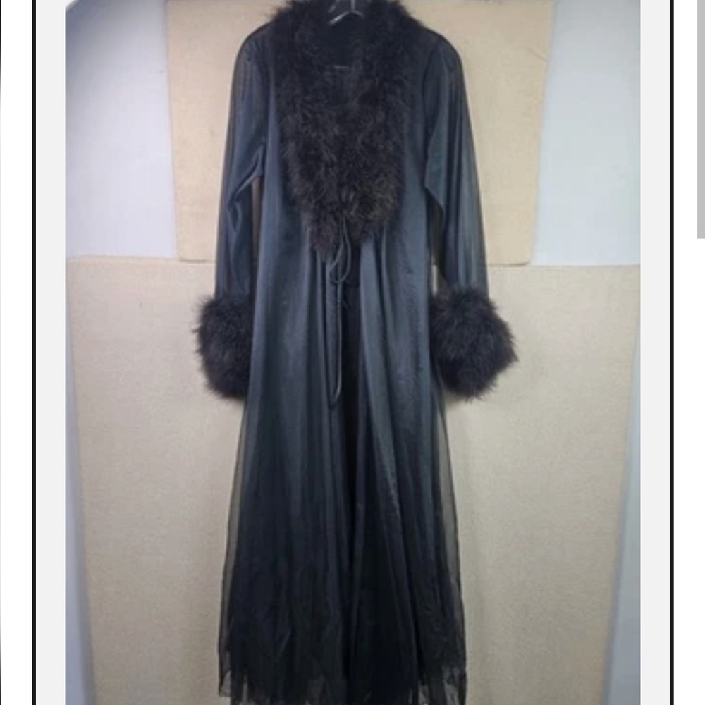 ISO Vintage Fur/feather Robe